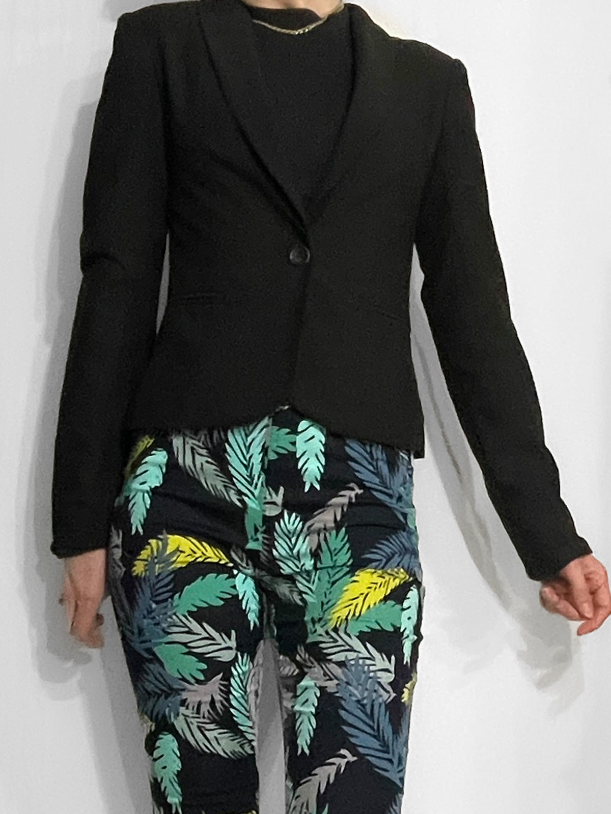Black Fitted Cropped Blazer