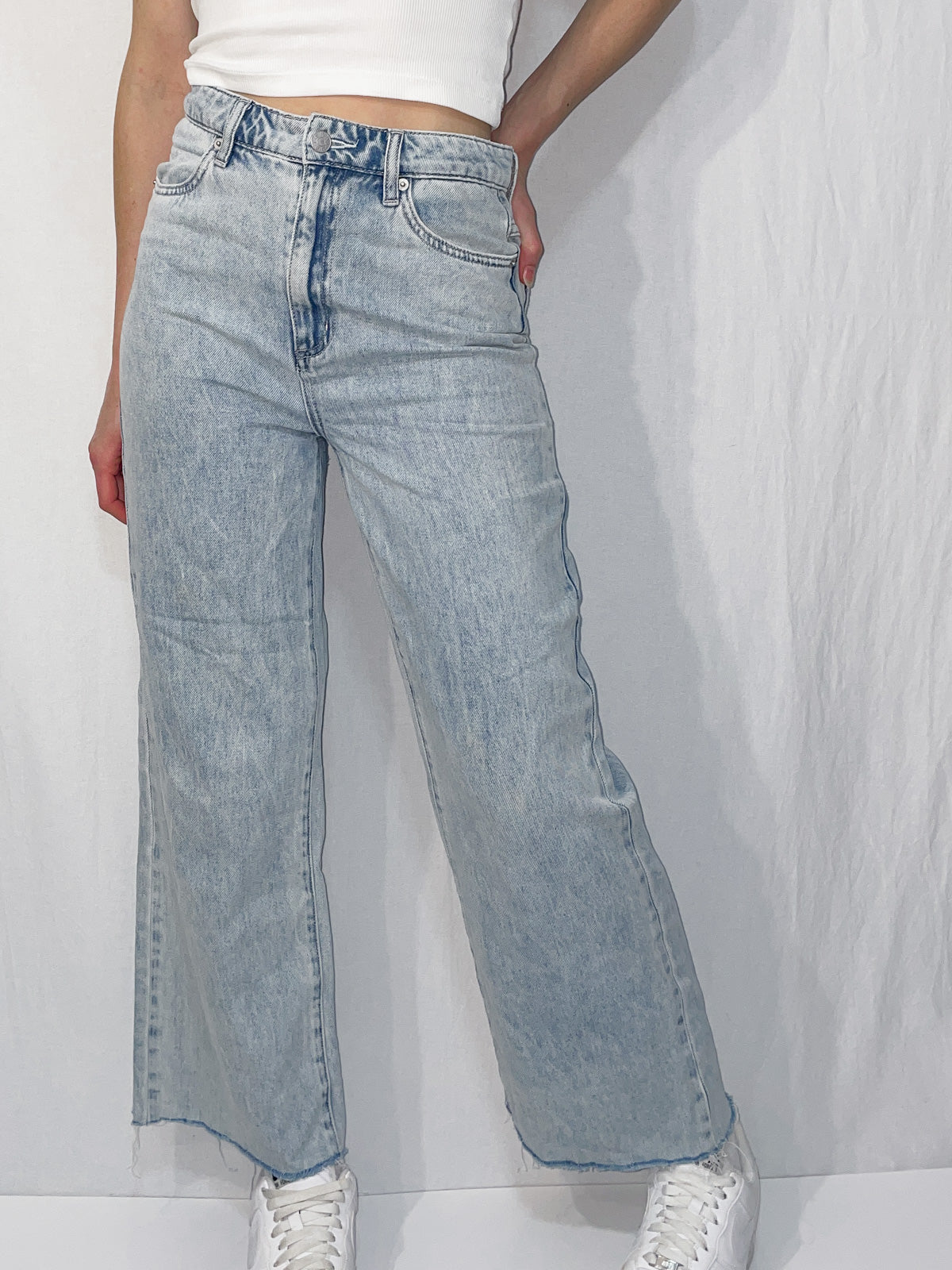 Hi Rider Wide Leg Jeans - Light Wash