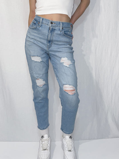 Distressed High Waist Stretch Mom Jeans in Light Wash Blue