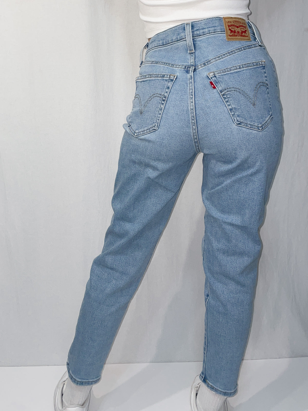 Distressed High Waist Stretch Mom Jeans in Light Wash Blue