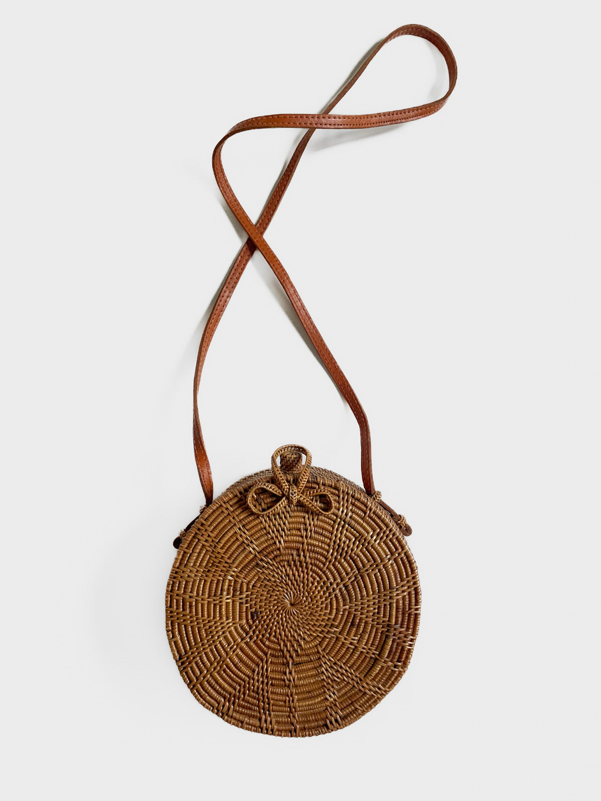 Straw Clamshell Shoulder Bag with Blue Botanical Lining