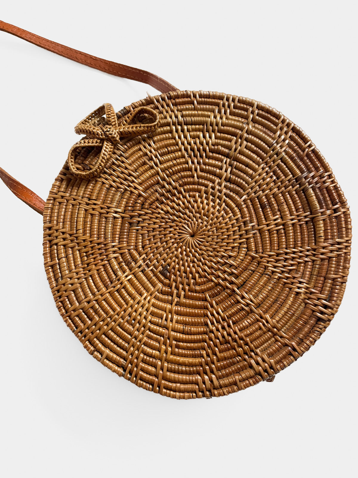 Straw Clamshell Shoulder Bag with Blue Botanical Lining